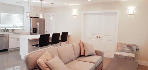 Фотография гостевого дома Lakefront Vacation Home - Sleeps 8