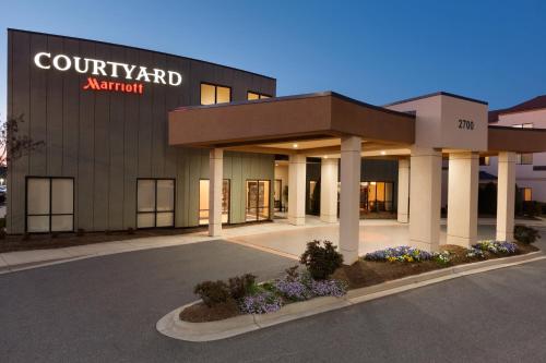 Фотография гостиницы Courtyard Charlotte Airport North