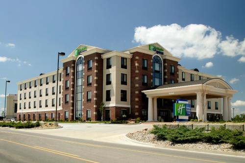 Фотография гостиницы Holiday Inn Express & Suites Marion Northeast, an IHG Hotel
