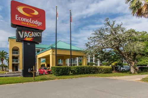 Фотография гостиницы Econo Lodge Inn & Suites Foley-North Gulf Shores