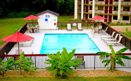 Фотография мини отеля Red Roof Inn & Suites Commerce - Athens