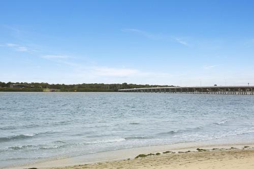 Фотография гостевого дома Delightful Duplex on Rose Ct, Bongaree