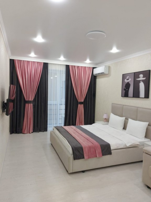 Фотографии квартиры
Апартаменты на Шамиля Джикаева 1А 135