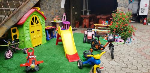 Фотографии гостевого дома
Pensiunea Rock and Red