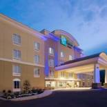 Фотография гостиницы Holiday Inn Express & Suites Caryville, an IHG Hotel
