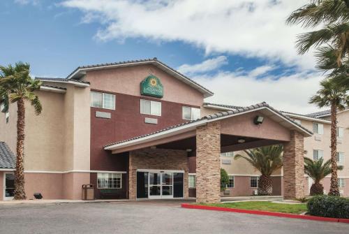 Фотография гостиницы La Quinta Inn & Suites by Wyndham Las Vegas Nellis