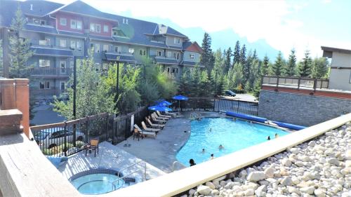 Фотография апарт отеля Fenwick Vacation Rentals Desirable 2 Bedroom Condo with Pool and Hottub