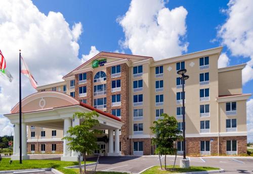 Фотография гостиницы Holiday Inn Express Hotel & Suites Fort Myers East - The Forum, an IHG Hotel