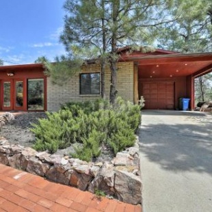 Фотография гостевого дома Quiet Prescott Forest Retreat Cottage with Patio!