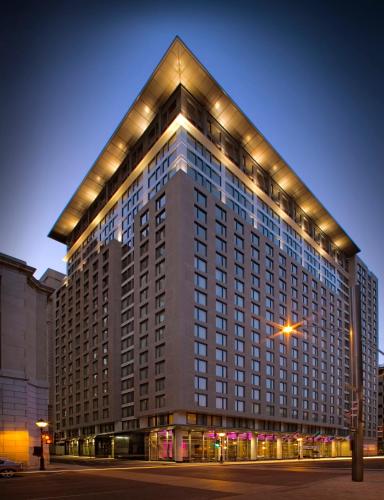 Фотография гостиницы Embassy Suites by Hilton - Montreal