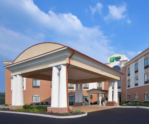 Фотография гостиницы Holiday Inn Express Hotel and Suites Akron South-Airport Area, an IHG Hotel