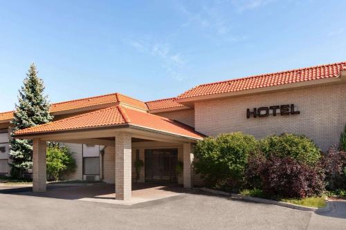 Фотография гостиницы Howard Johnson Plaza by Wyndham Windsor