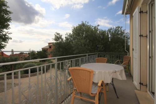 Фотография гостевого дома Apartments with a parking space Nerezine, Losinj - 2518