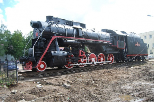 Фотографии памятника 
            Памятник-паровоз Победа