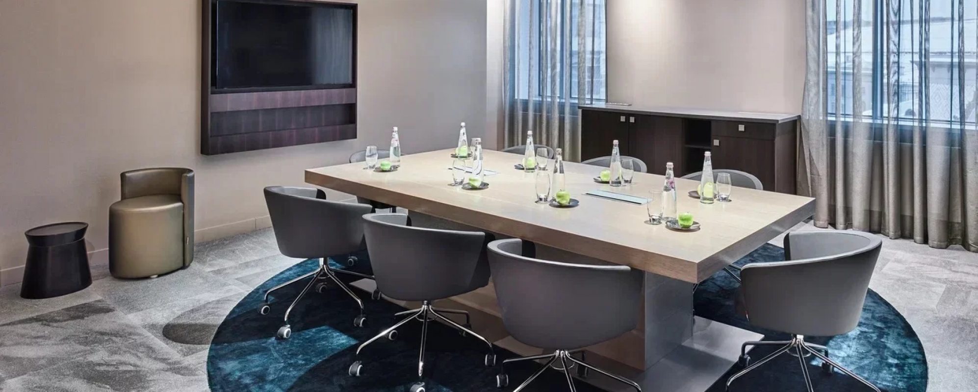 Фотографии комнаты для переговоров Вип митинг