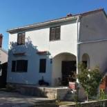 Фотография гостевого дома Apartments with a parking space Ugljan - 15613