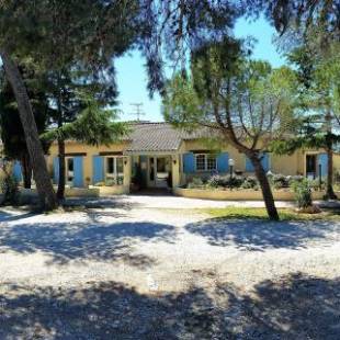 Фотографии гостиницы 
            HôTEL LES VOLETS ROUGES - CASSIS