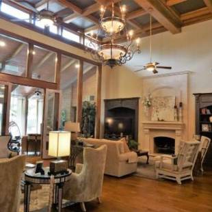 Фотографии мини отеля
Louisiana Cajun Mansion