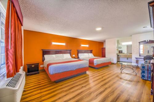Фотография гостиницы Hillcrest Inn & Suites Ozona