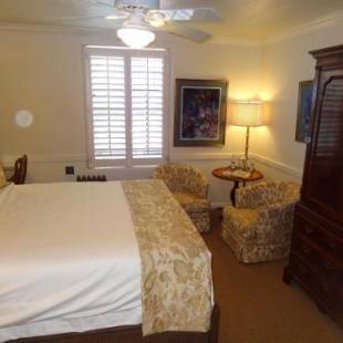 Фотографии гостиницы
Pine Inn - Carmel