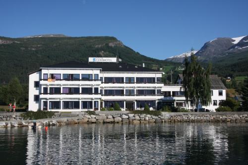 Фотография гостиницы Innvik Fjordhotell