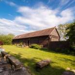 Фотография гостевого дома The Timber Barn South Downs West Sussex Sleeps 18