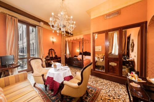 Фотография гостиницы Hotel Al Ponte Dei Sospiri