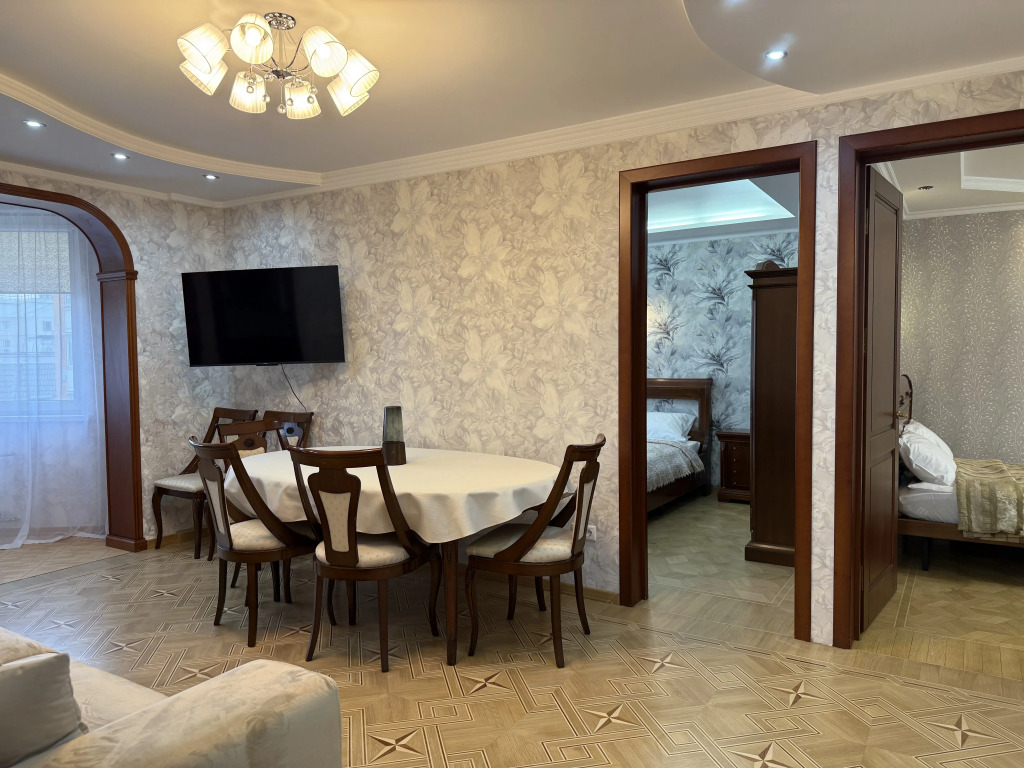 Фотография квартиры Квартира Дизайнерская Трехкомнатная The Gray Pearl Crocus