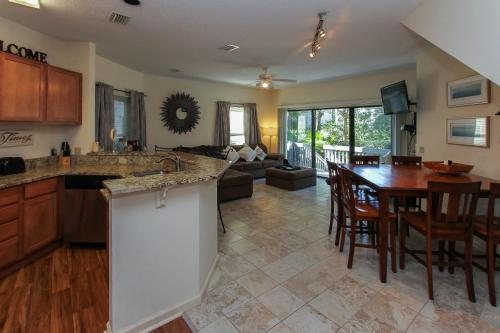 Фотография гостевого дома 6 Ocean Breeze 3 BR Forest Beach Condo