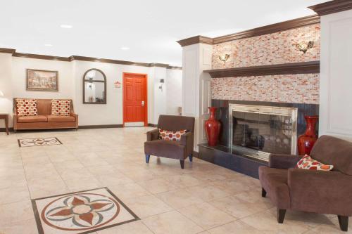 Фотография гостиницы Hawthorn Suites by Wyndham Detroit Warren