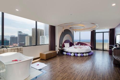 Фотография гостиницы V Hotel Nha Trang