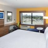 Фотография гостиницы Holiday Inn Express East Peoria - Riverfront, an IHG Hotel