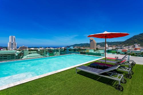 Фотография гостиницы At Patong Hotel - SHA Certified