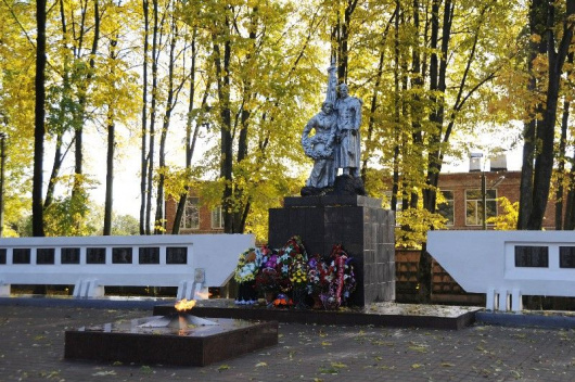 Фотографии достопримечательности 
            Сквер памяти погибших воинов