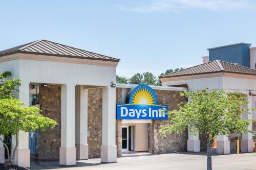 Фотография мотеля Days Inn by Wyndham Charlottesville/University Area