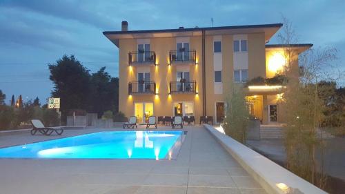 Фотографии гостиницы 
            Hotel Nuova Barcaccia