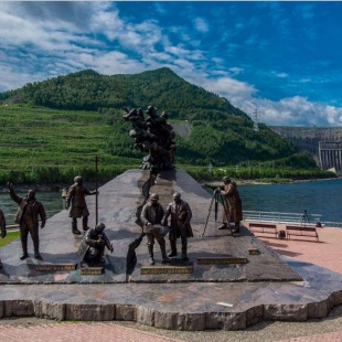 Фотография памятника Памятник Покорителям Енисея, первостроителям Саяно-Шушенской ГЭС