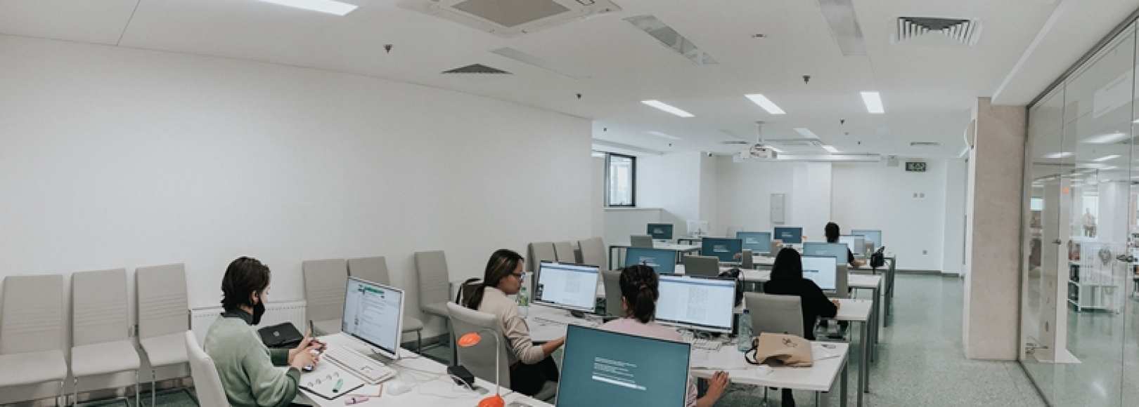 Фотография компьютерного класса Компьютерный класс Национальной библиотеки Республики Татарстан