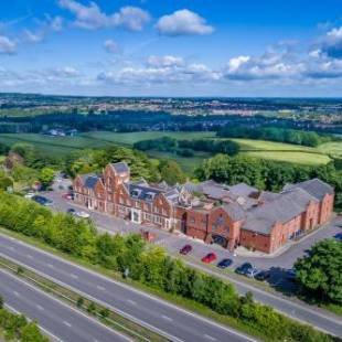 Фотографии гостиницы
Hogs Back Hotel & Spa