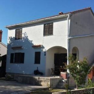 Фотографии гостевого дома 
            Apartments with a parking space Ugljan - 15613