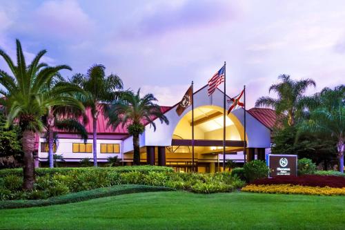 Фотография гостиницы Sheraton Suites Orlando Airport Hotel