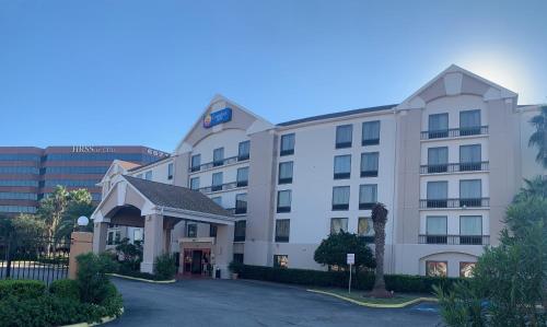 Фотографии гостиницы 
            Comfort Inn & Suites Southwest Freeway at Westpark