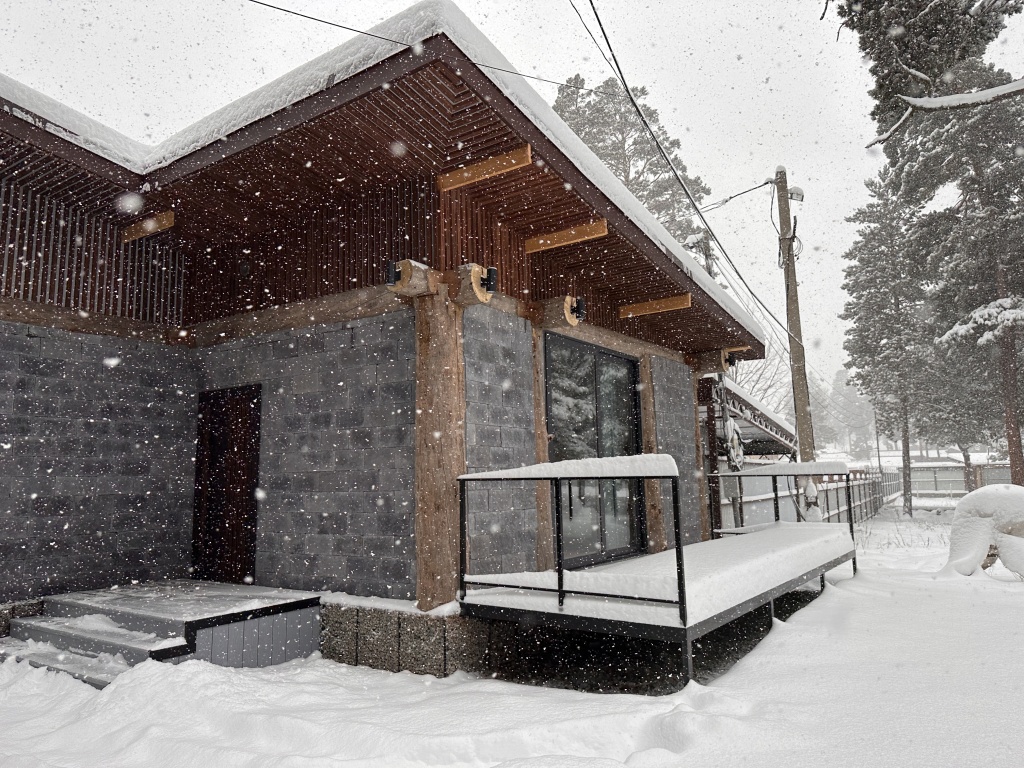 Фотография Коттеджа Частный дом гнѣздо с камином и двумя спальнями