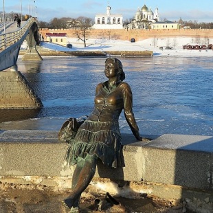 Фотография памятника Памятник Девушке-Туристке