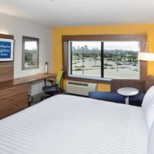 Фотографии гостиницы 
            Holiday Inn Express East Peoria - Riverfront, an IHG Hotel