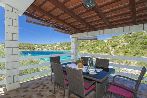 Фотография гостевого дома Seaside house for families with children Cove Stratincica, Korcula - 9265