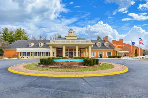 Фотография гостиницы Quality Inn Radford-West Blacksburg I-81