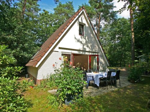 Фотография гостевого дома Cosy Holiday Home in Nunspeet near the Forest