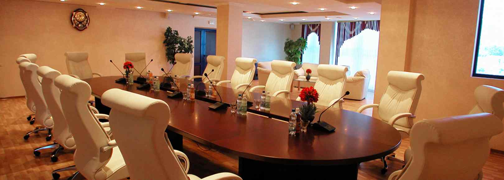 Фотография комнаты для переговоров Зал переговоров