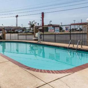 Фотографии гостиницы 
            Comfort Inn & Suites Hamilton Place